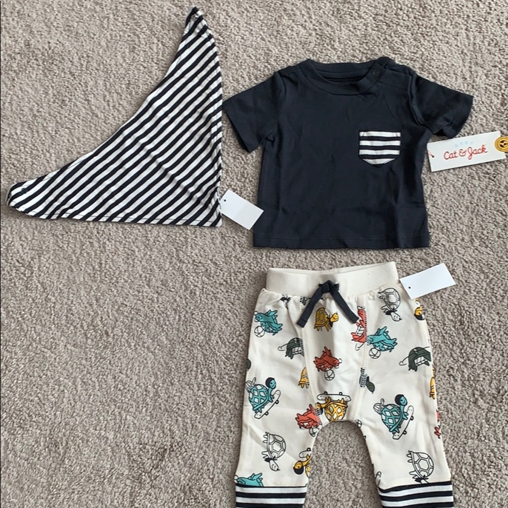 NWT 3 piece Boys NB Gray shirt, Dino Pants, Bib